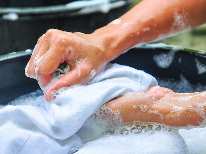 6 Bước giặt quần áo bằng nước giặt tay để đạt hiệu quả tối đa