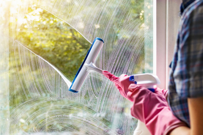 7 Tips to use glass cleaner to keep all surfaces shinning